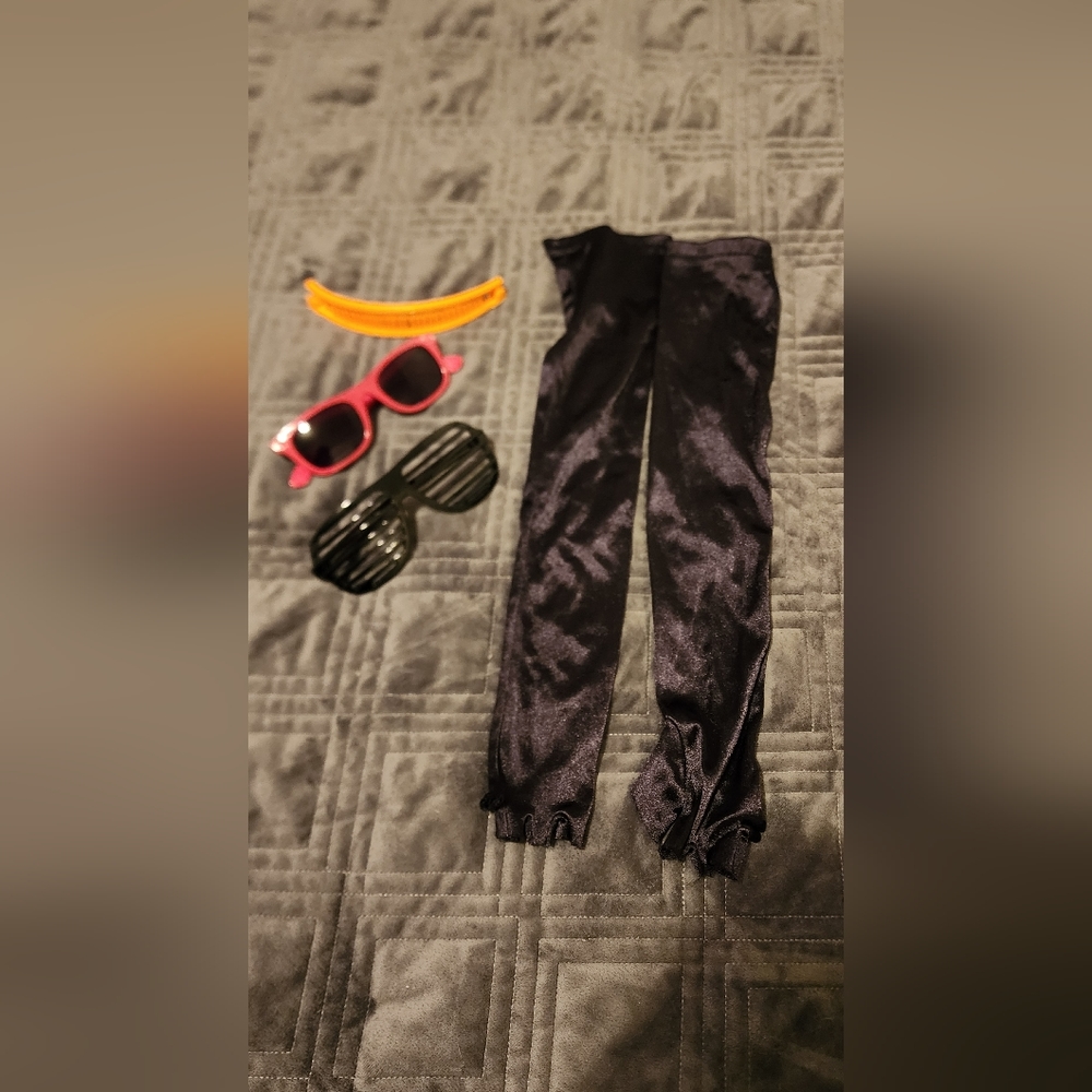 80s Outfit - Picture 3 of 3